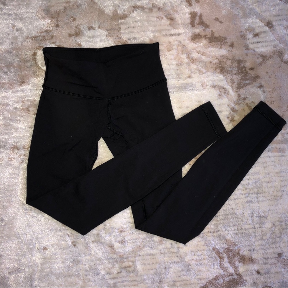 Lululemon Wunder Under full length black Legging.
